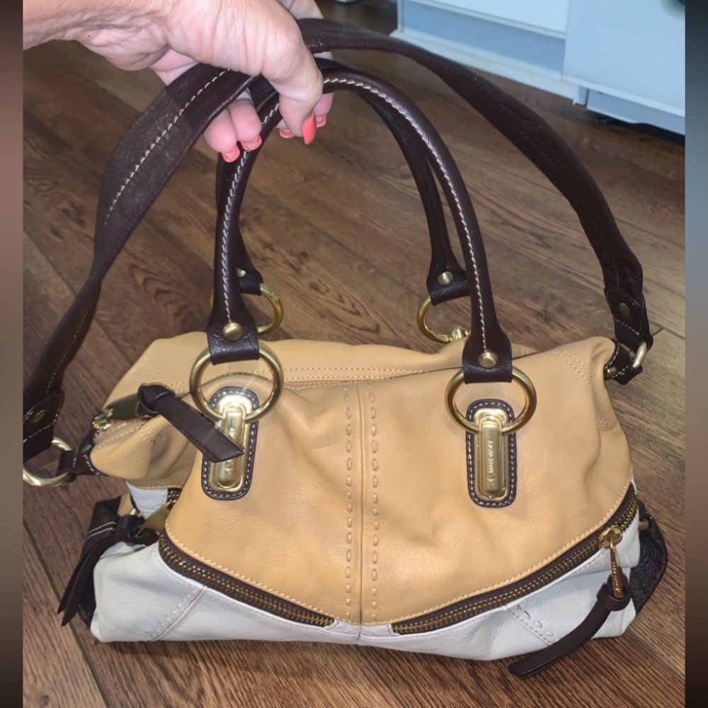 B Makowsky Leather Handbag: Great Condition & Color Combination